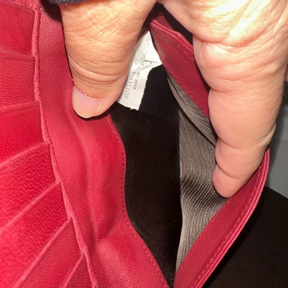 Bottega Veneta Woven Burgundy Classic Leather Wallet - Authentic - Picture 9 of 15